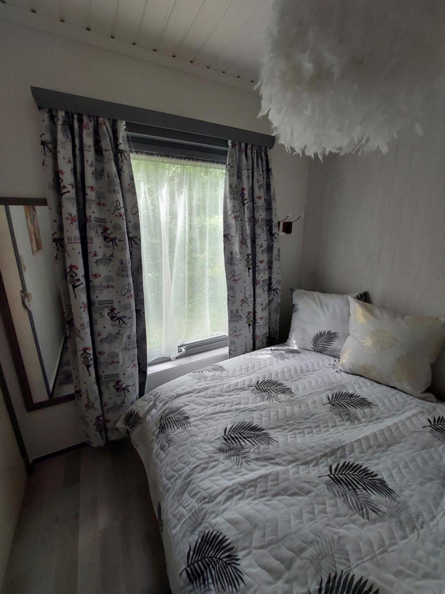 Le Petit Chalet - Bungalow Waulsort المظهر الخارجي الصورة